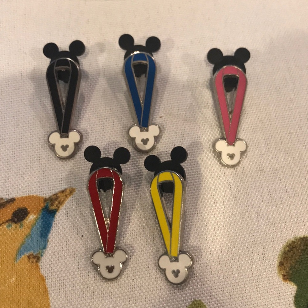 Whole entire set!!!! 5 Disney pins